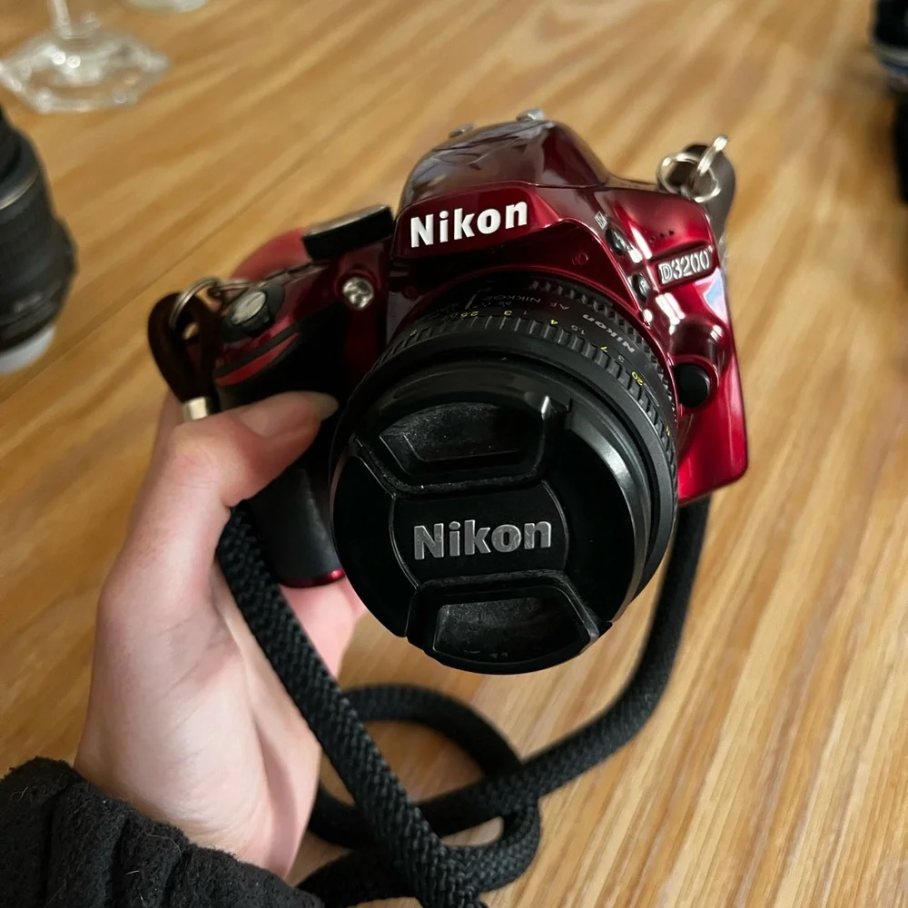 Nikon D3200 DSLR Kit Limited Edition Red Gloss